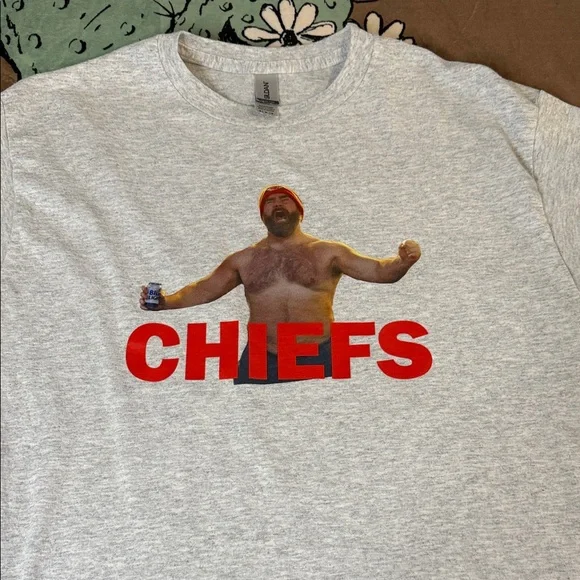 Bundle of 2 Gray Graphic T-Shirts with Chiefs Design - Picture 8 of 10